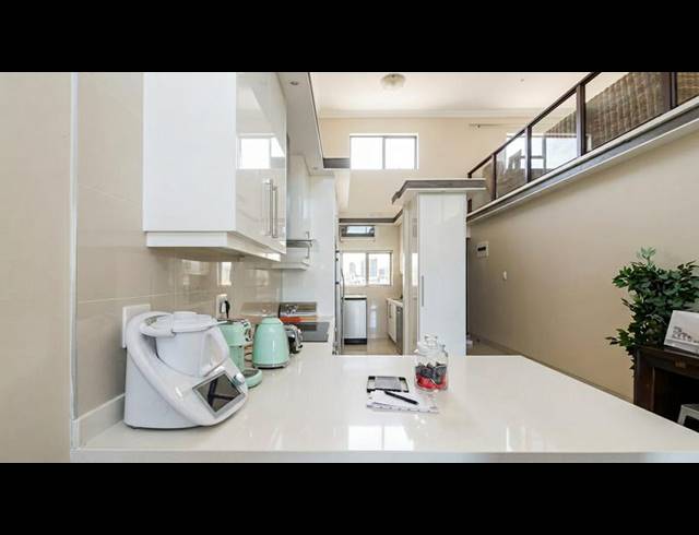 5 BEDROOM PROPERTY TO RENT IN UMHLANGA ROCKS